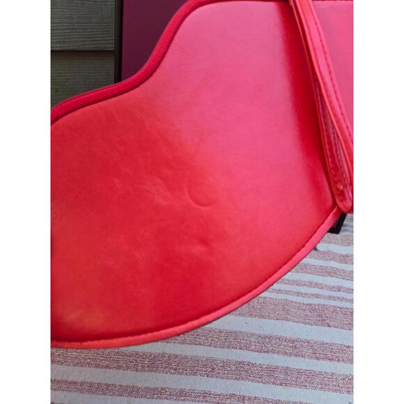 Betsey Johnson Red Lips Clutch Flat Wristlet Wallet Lipstick Zipper - Picture 7 of 7